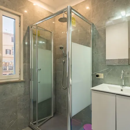 Joivy Trevi Fountain's Relais Apartment *