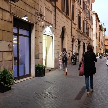 Joivy Trevi Fountain's Relais *