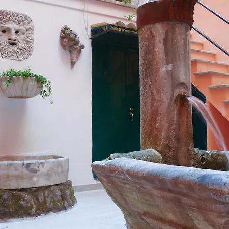 Joivy Trevi Fountain's Relais Apartment *