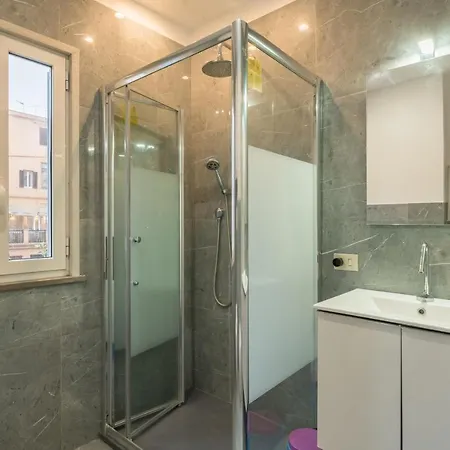 Joivy Trevi Fountain's Relais
